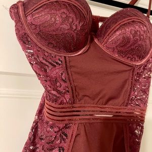 Maroon Lace Bodysuit with built-in push-up 💋